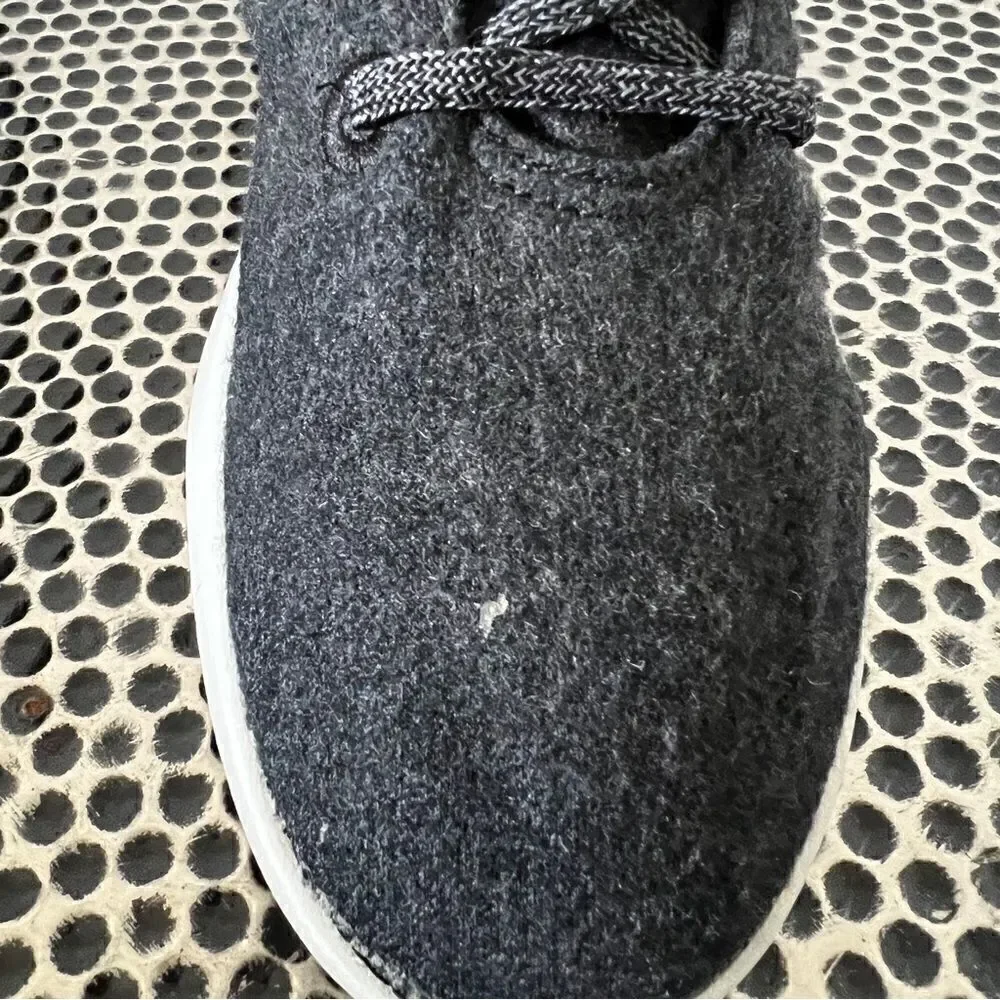 Allbirds women’s size 8 gray wool runners.